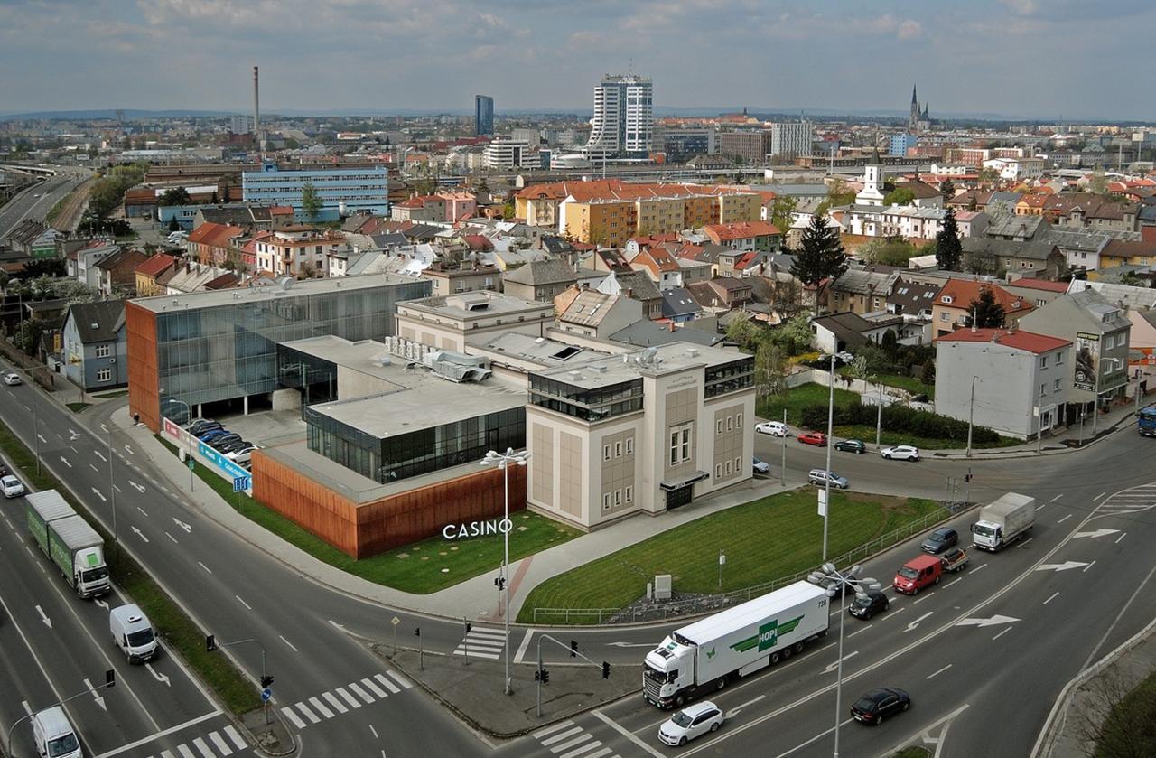 Theatre Hotel Olomouc Bagian luar foto