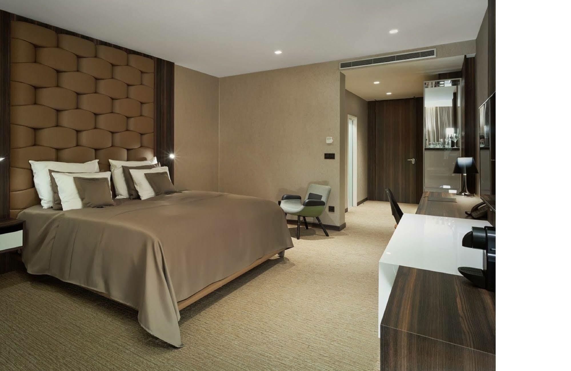 Theatre Hotel Olomouc Bagian luar foto