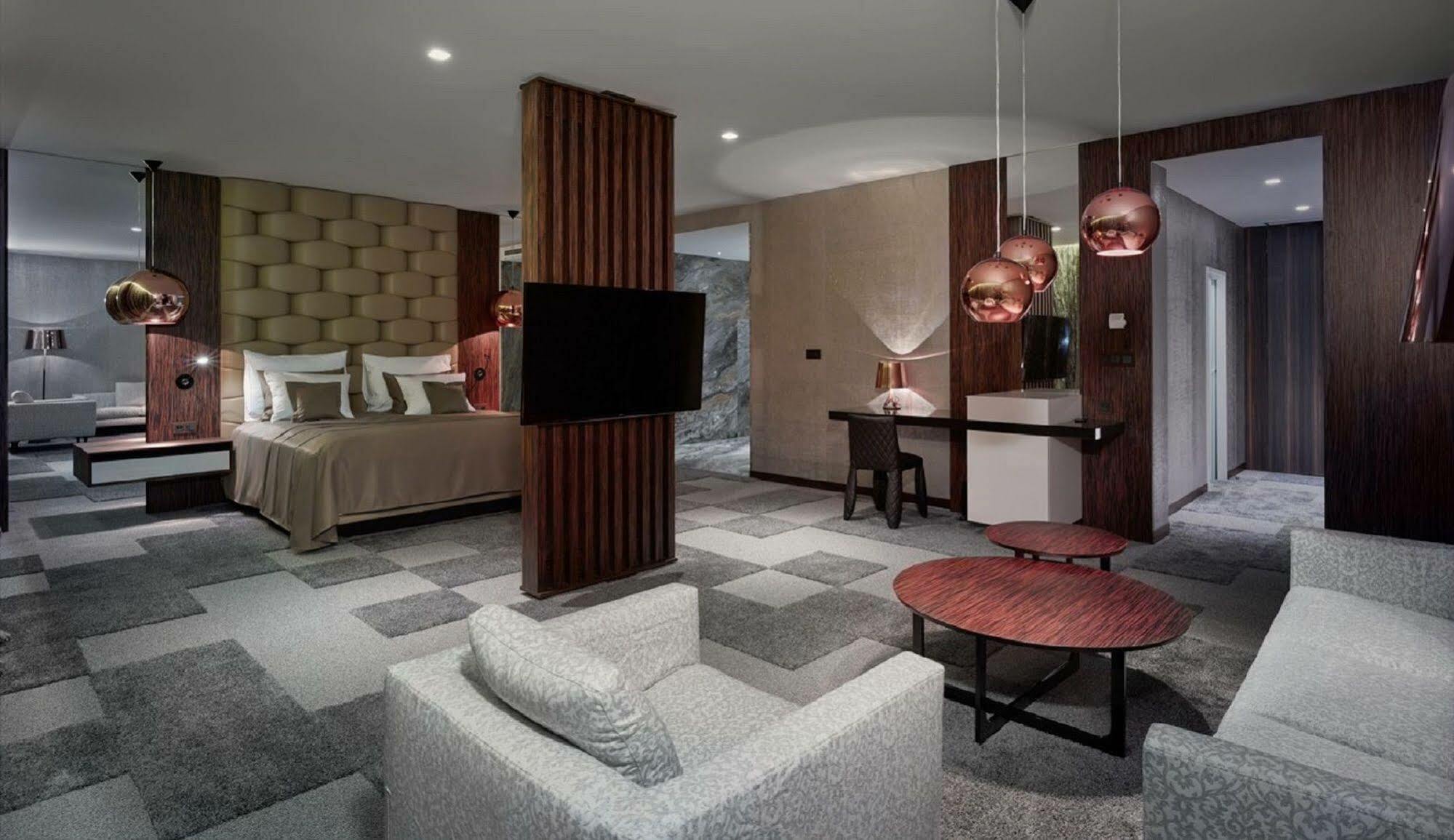 Theatre Hotel Olomouc Bagian luar foto