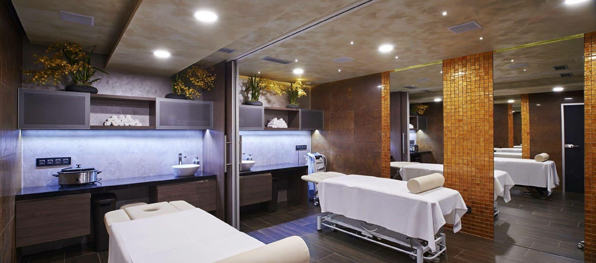 Theatre Hotel Olomouc Bagian luar foto